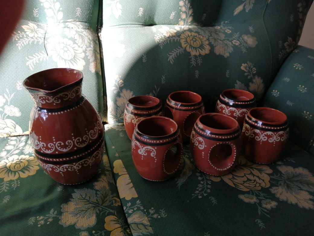 Cerâmica jarro e canecas