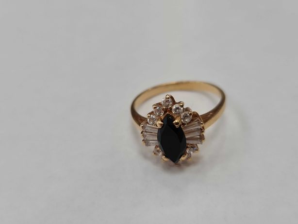 Piękny złoty pierścionek damski/ 585/ 3.23 gram/ R13/ Cyrkonie