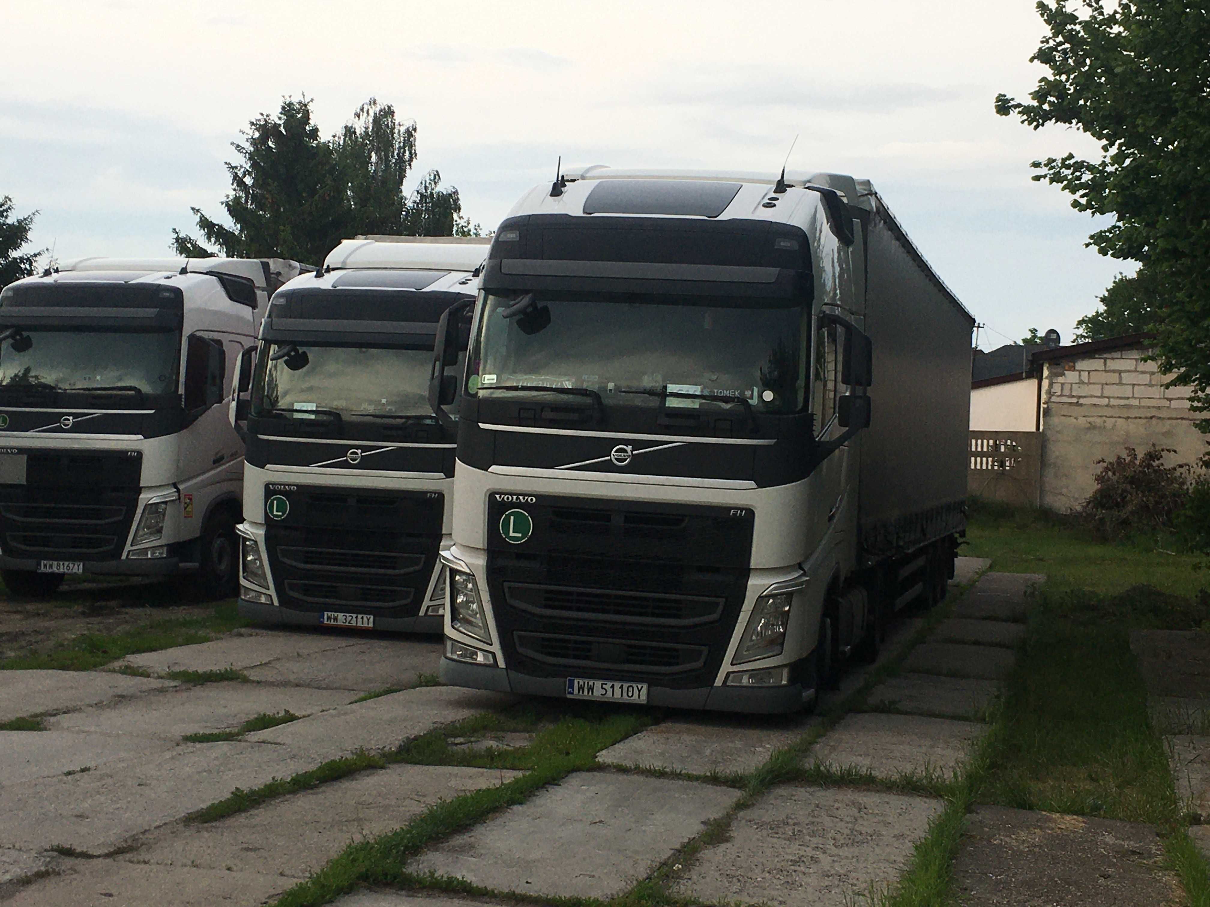 Sprzedam MAŁĄ firmę transportową 3 x volvo + Schmitz