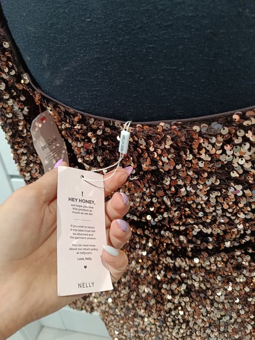 Cekinowa,elegancka sukienka o dużej objętości Nelly,rozmiar 36,impreza