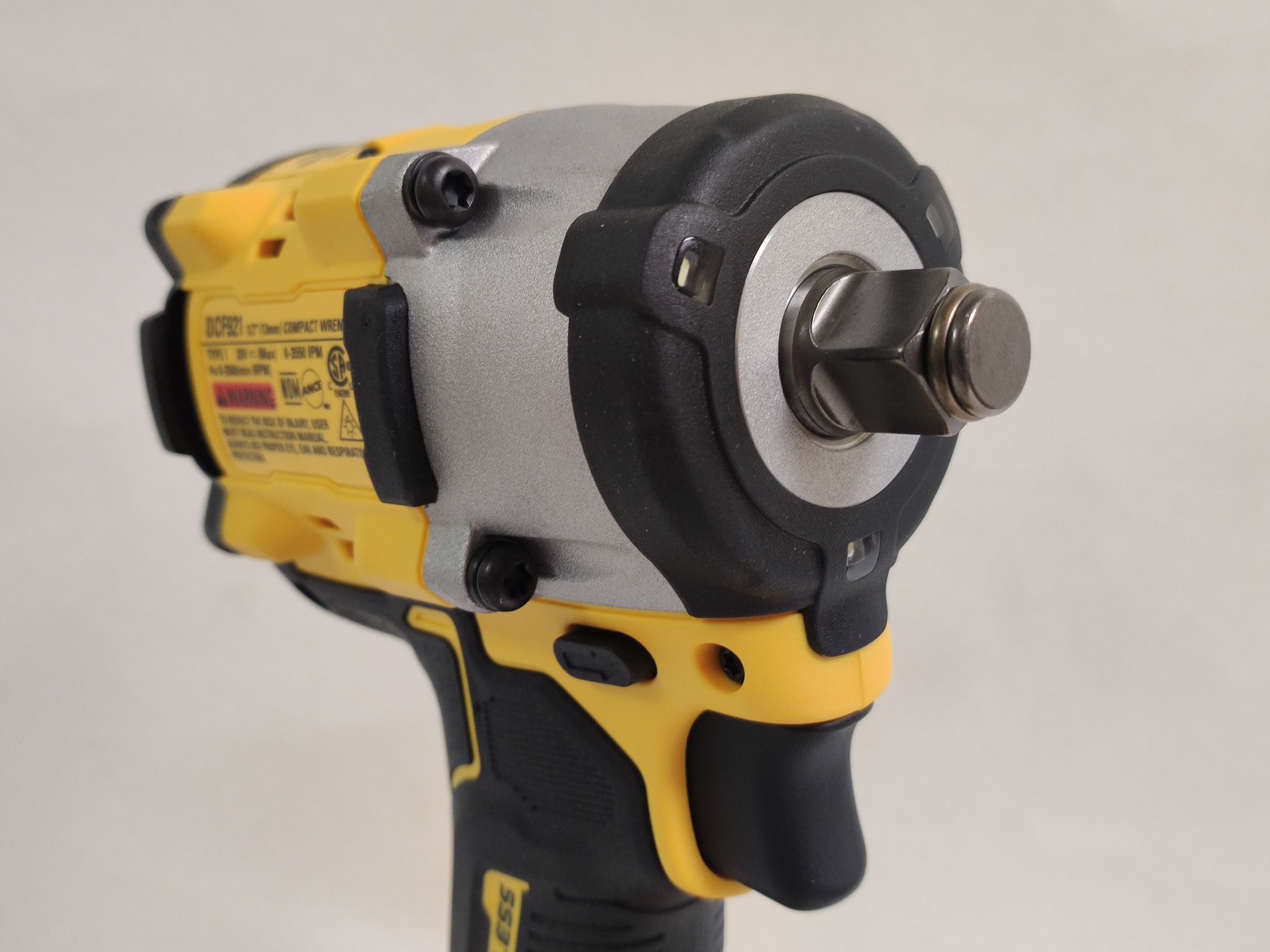 Безщітковий ударний гайковерт DeWALT DCF921P1 XR 20V 1/2" оригінал