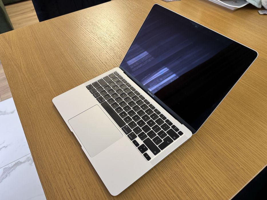 Macbook air m1 8/256. Дуже хороший стан!