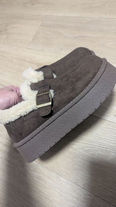 Продам нові черевики зимові (уггі, ugg) устілка 23,5 см