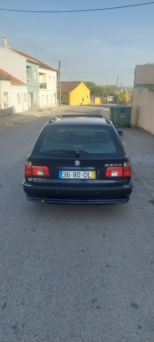 Vendo bmw 530d caixa manual. 
375565 km .
Revisões todas em dia turbo