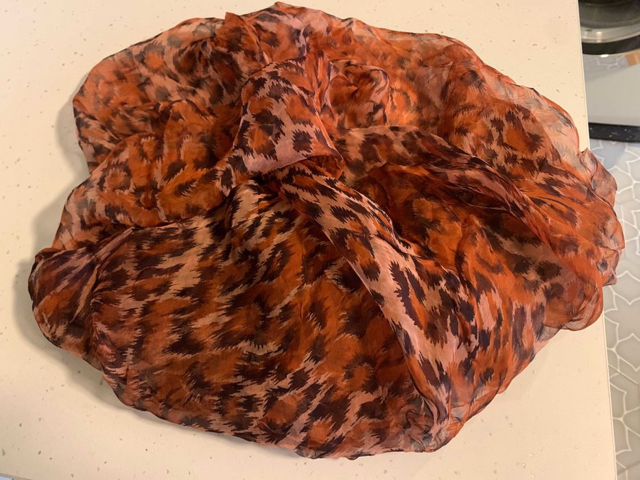 Cienka duża chustka apaszka w drapieżną panterkę kolor czarny czerwony