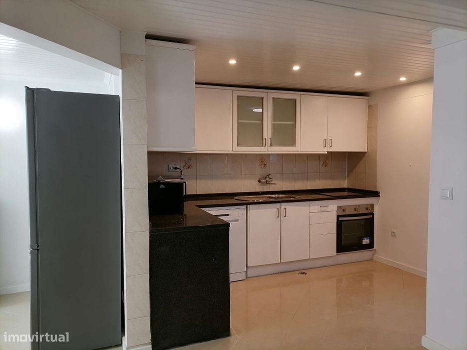 Moradia Remodelada em banda na Rua do Sítio ao Casalinho da Ajuda.