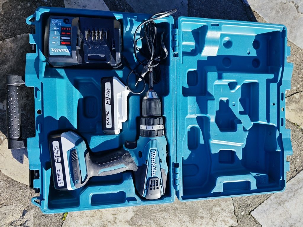 Berbequim Makita hp457dwe com conjunto