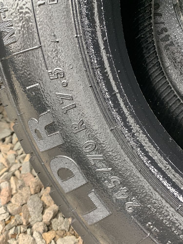 B69. 245/70/17,5 Continental LDR