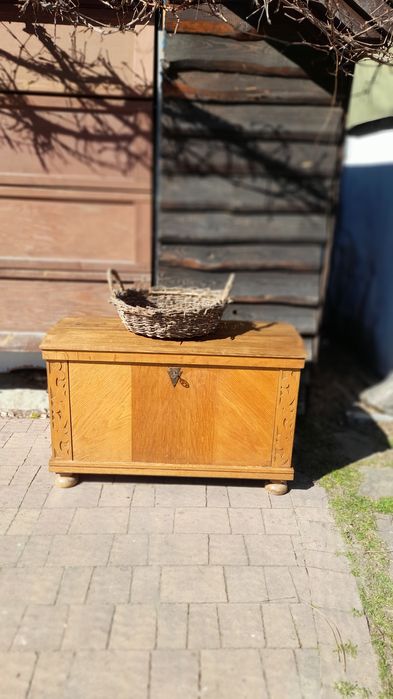 Skrzynia w stylu rustykalnym , fornirowana