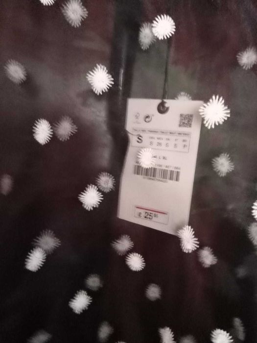 Blusa Zara nova Preta Transparente  com flores, tamanho S grande