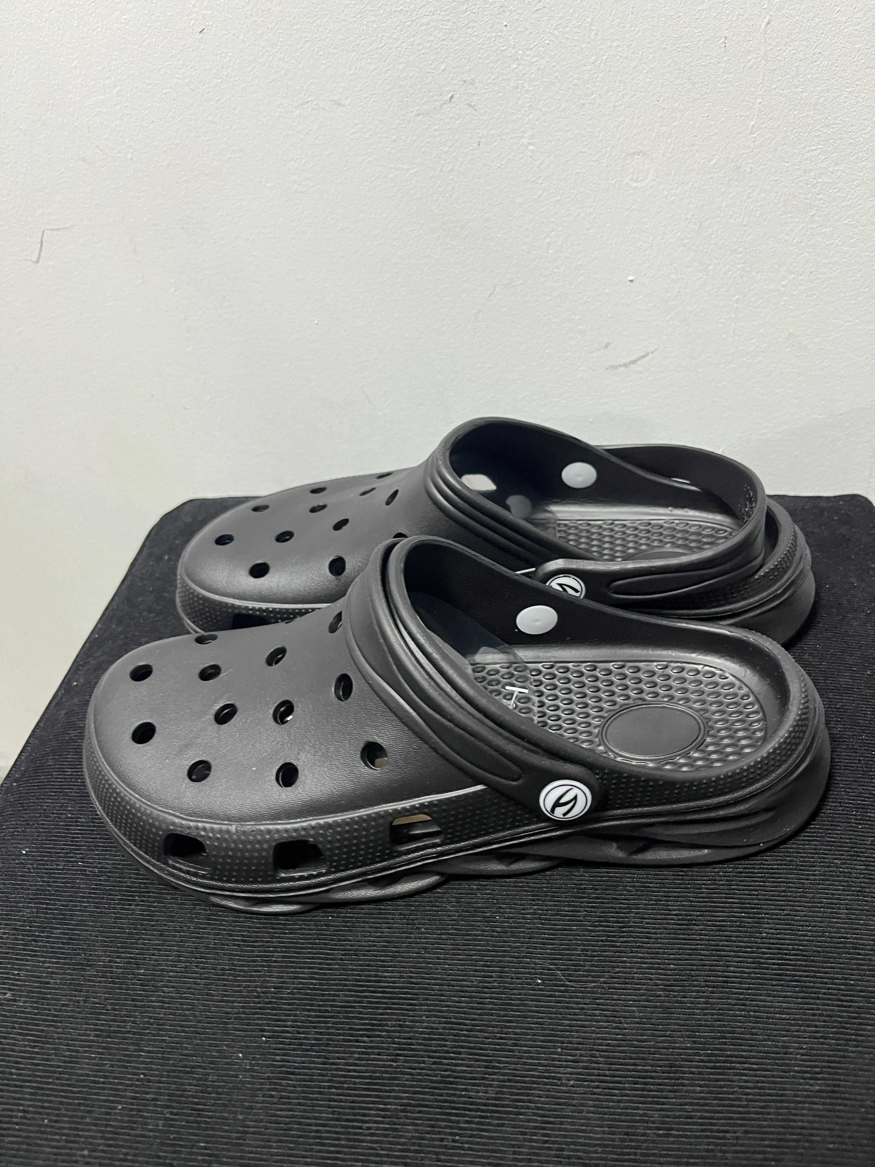 Damskie czarne crocsy roz.39