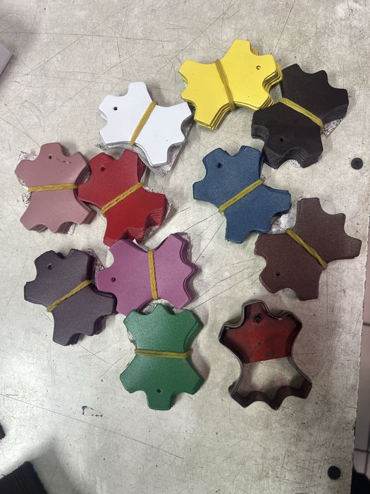 Розкрій, вирубка, висічка, матеріалів на гідравлічному пресі