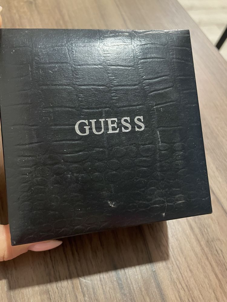 Часы женские Guess