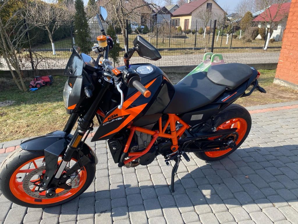 KTM 690 Duke R doinwestowany