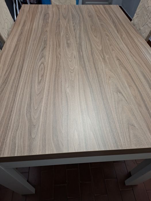 Mesa extensivel com 6 cadeiras