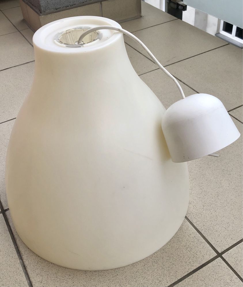 Lampa wisząca Melodi od Ikea, biała, 38 cm