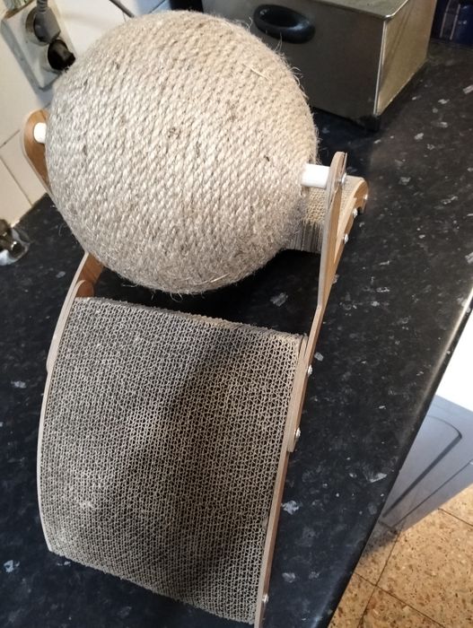 Arranhador de bola para gatos