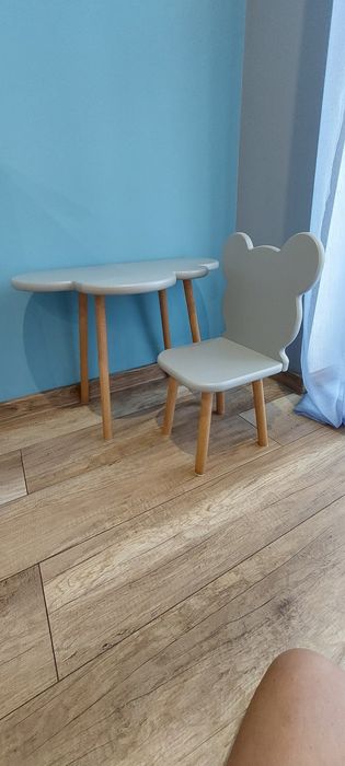 Zestaw mebli stolik plus krzesełko