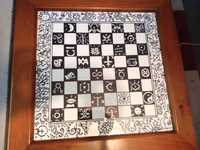 Mesa tabuleiro de xadrez místico  desenhado a mão
