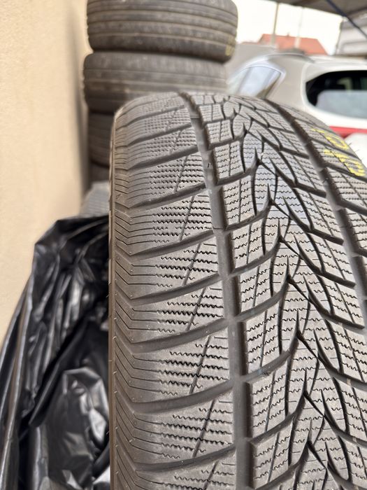 Зимова резина 235/50R20