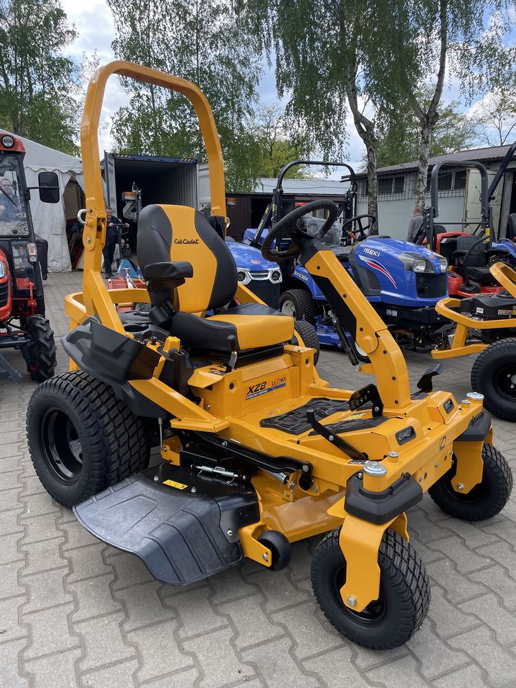 Traktor ZeroTurn Cub Cadet XZ8 S122 ULTIMA Kawasaki 24 KM