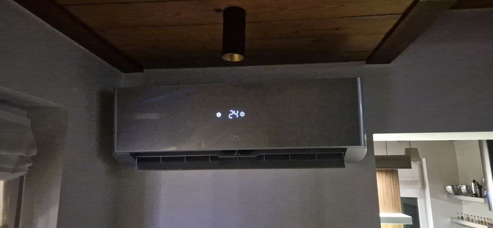 Klimatyzacja z  funkcją grzania  wraz z montażem.