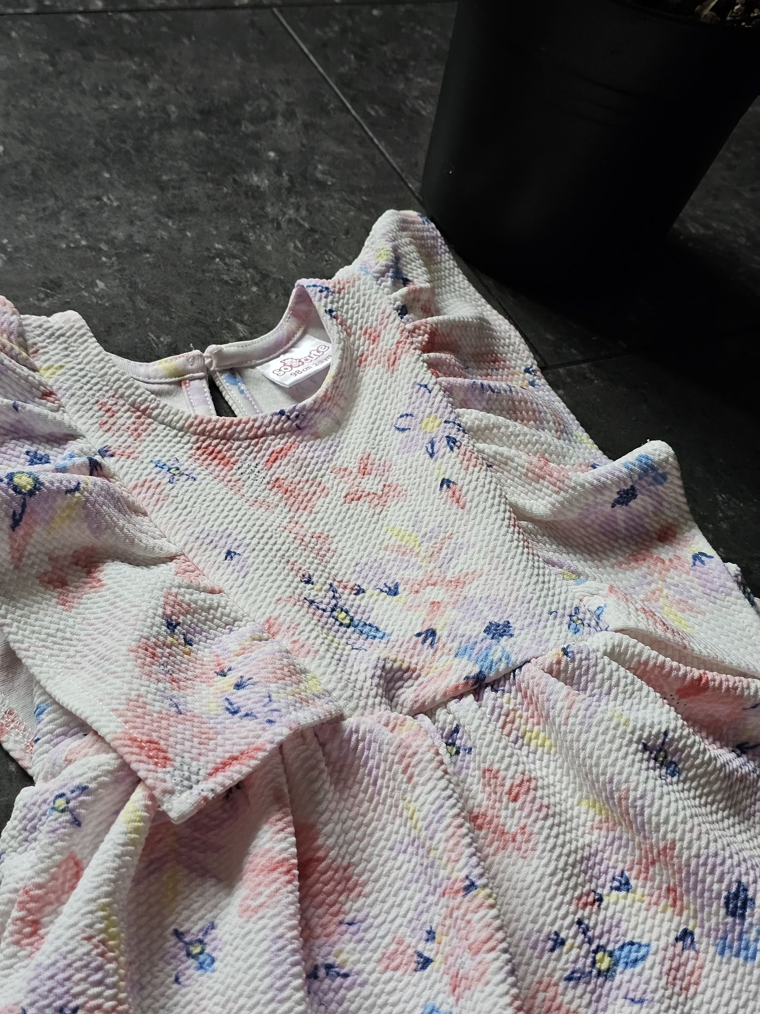 Sukienka falbanki floral w kwiaty newbie