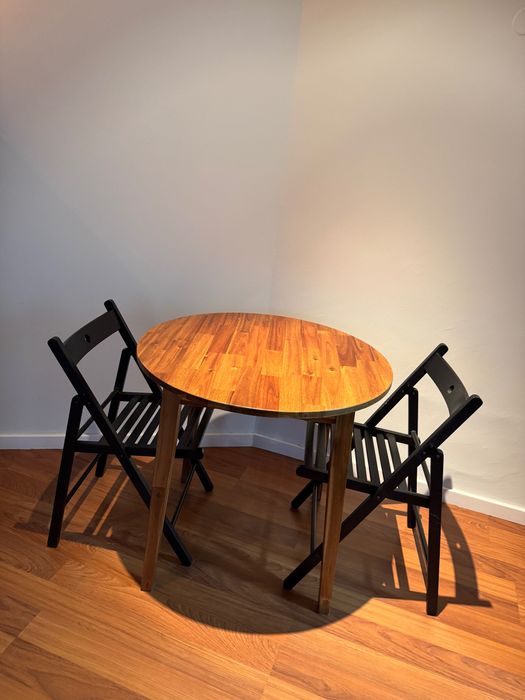 Mesa de jantar com duas cadeiras IKEA