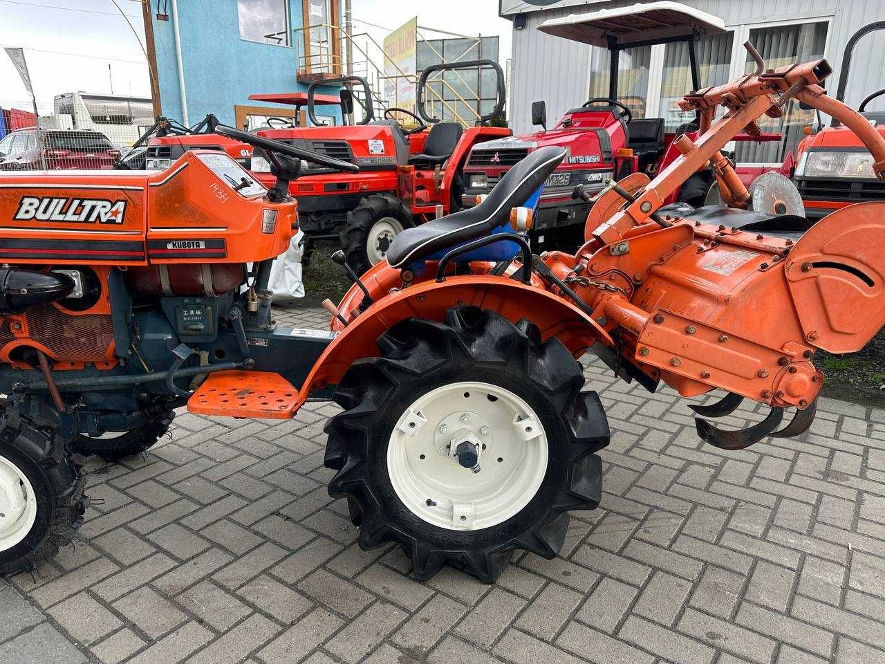 Японський трактор/міні трактор KUBOTA B-1 10кс