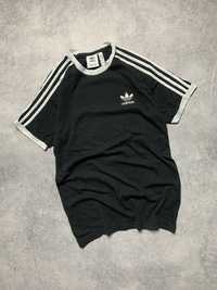 Футболка Adidas в полоску з нових колекцій Casual