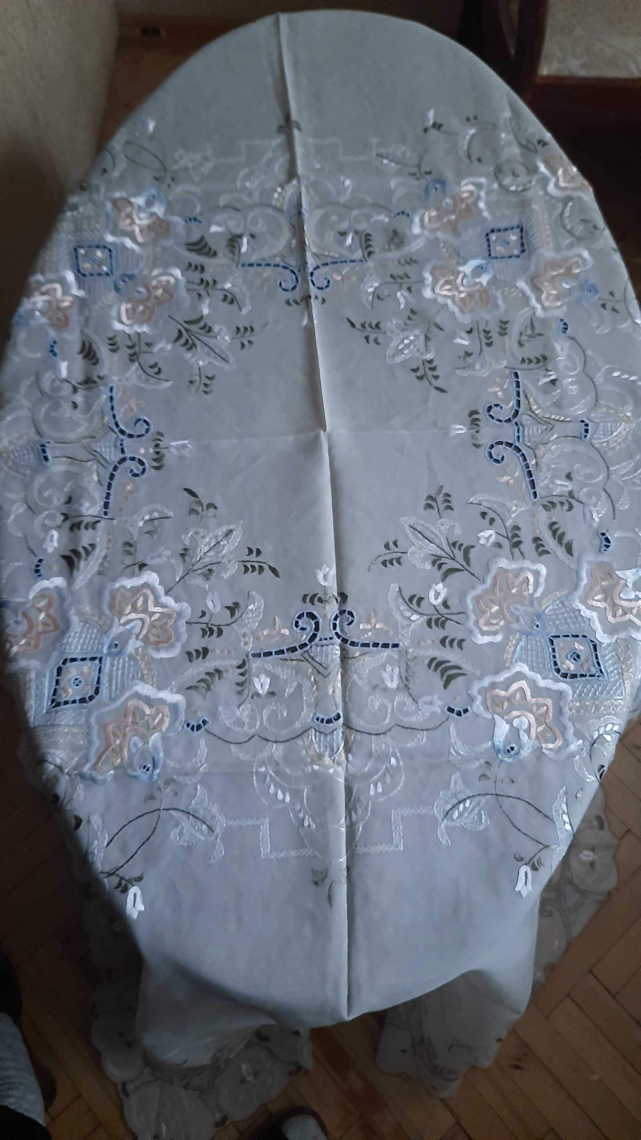 Нарядные  праздничные  скатерти 225х150  и 185х185 см.
