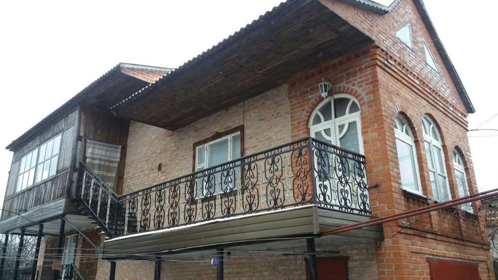 Двухэтажный дом в Пирятине