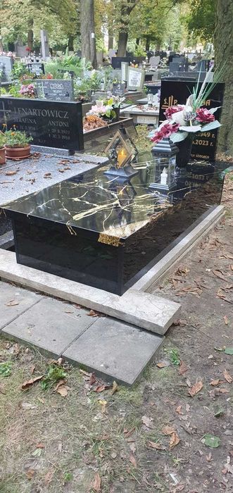 Kompozytowe nagrobki, szybki montaż, niska cena.