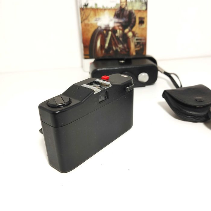 Najmniejszy aparat analogowy 35 mm MINOX 35 EL z futerałem i filtrem