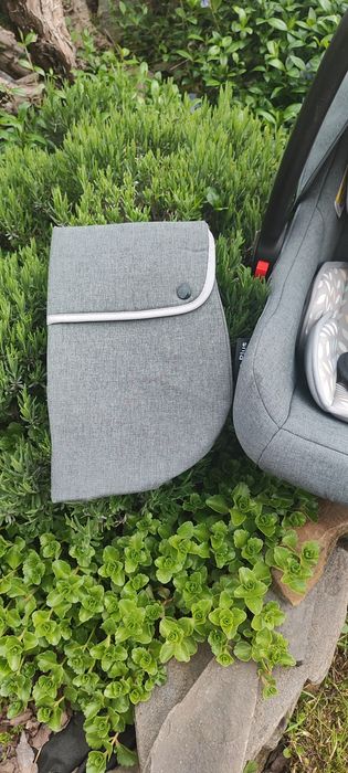 Дитяче автокріслo-переноска Lionelo