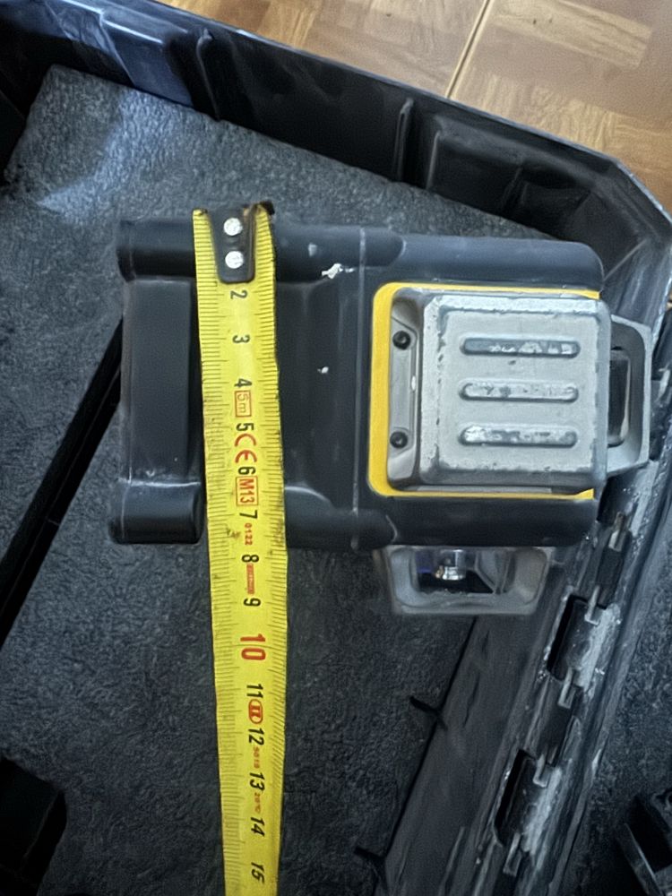 Laser e maquina parafusos  DEWALT