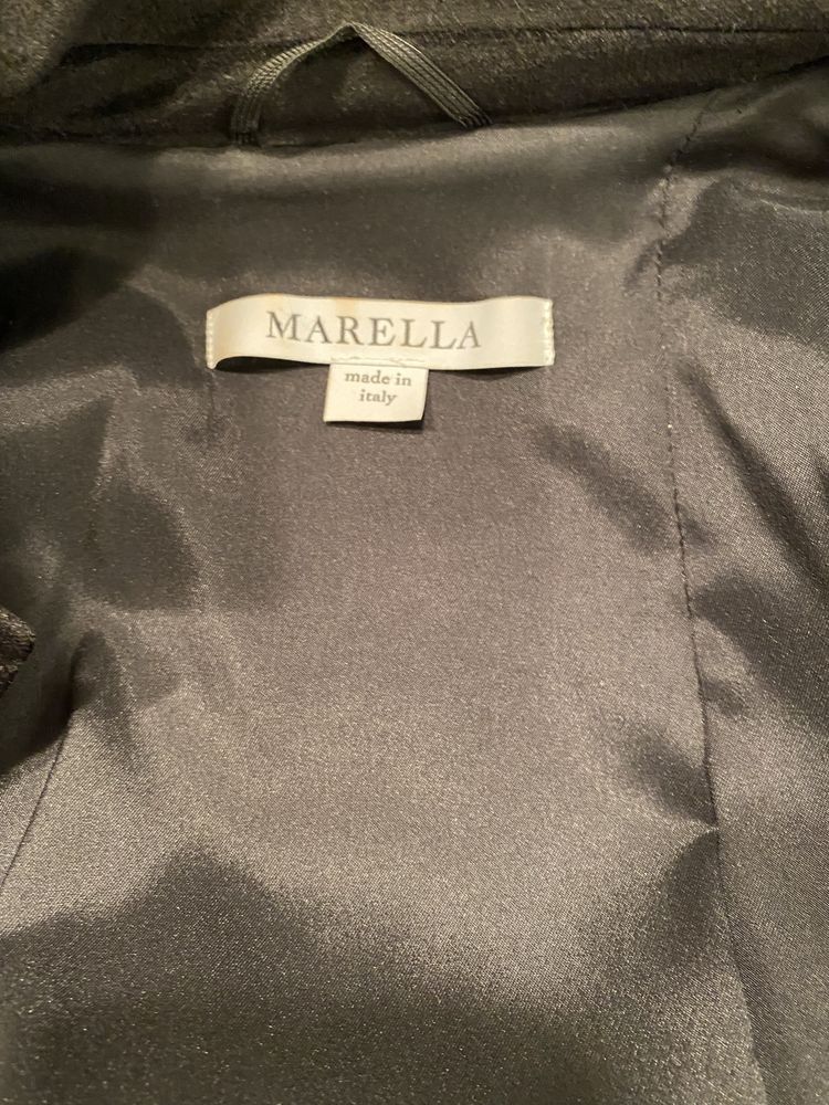Czarny płaszcz marki Marella rozmiar 36/38