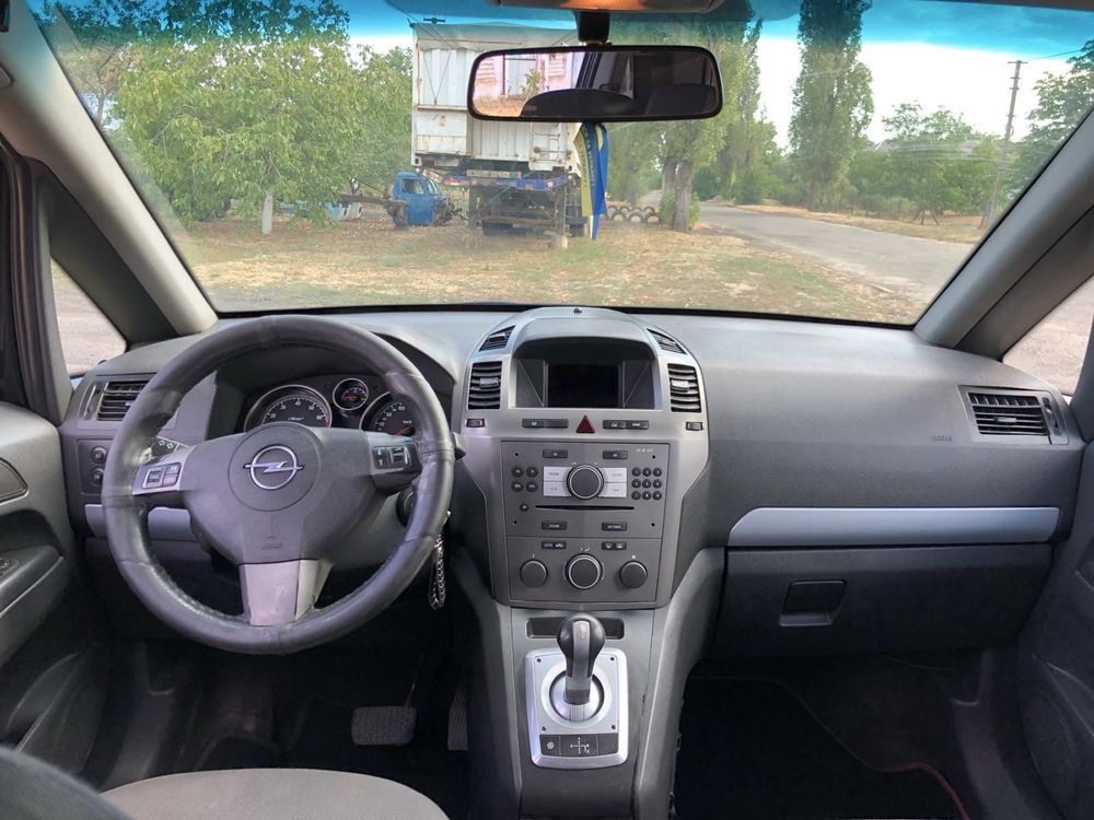 Opel  Zafira 1.8 газ/ бензин