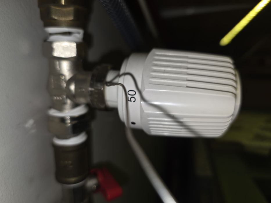 Zawór i głowica termostatyczna herz 20-50st z kapilarą.