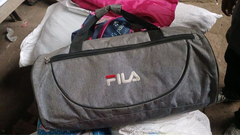 Продаж сумок та рюкзаків