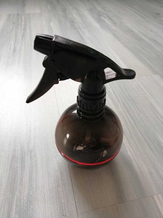 Spryskiwacz / rozpylacz np. fryzjerski, kula z regulacją strumienia.