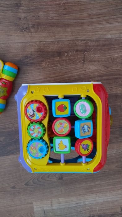 Książeczka Muzyczne opowiadanki i Kostka aktywności Vtech