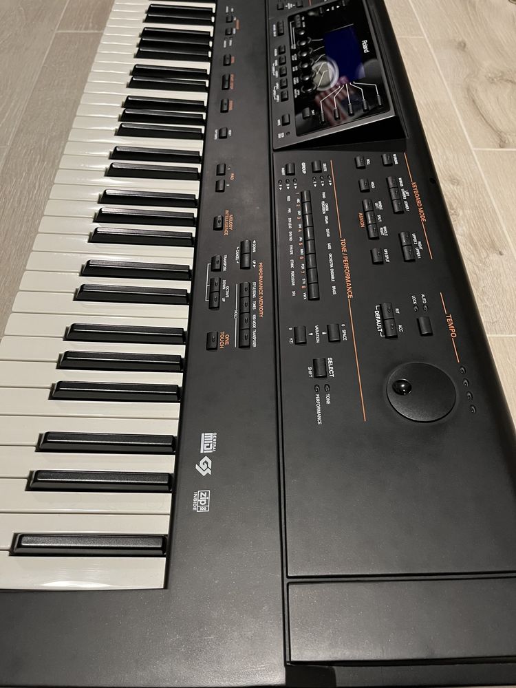 Roland G 1000 Keyboard Workstation