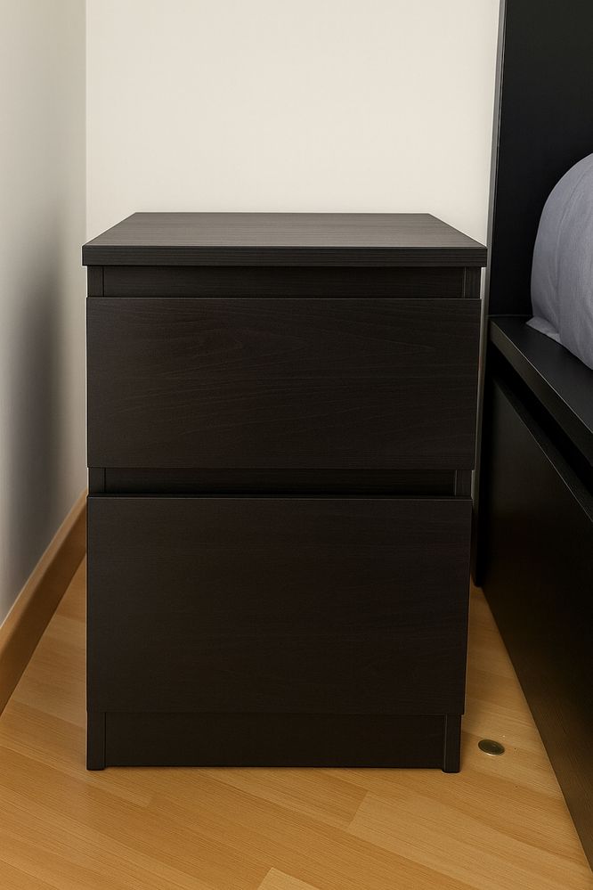 Cama de Casal IKEA com Arrumação + Mesa de Cabeceira– Excelente Estado