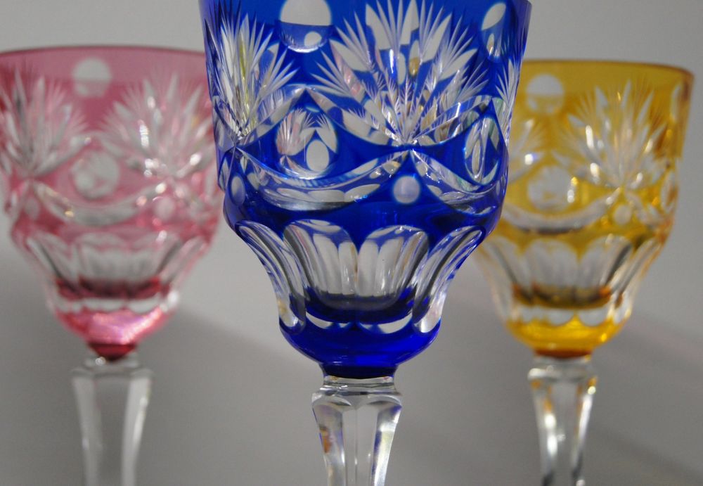 Zestaw sześciu kryształowych kieliszków do wina