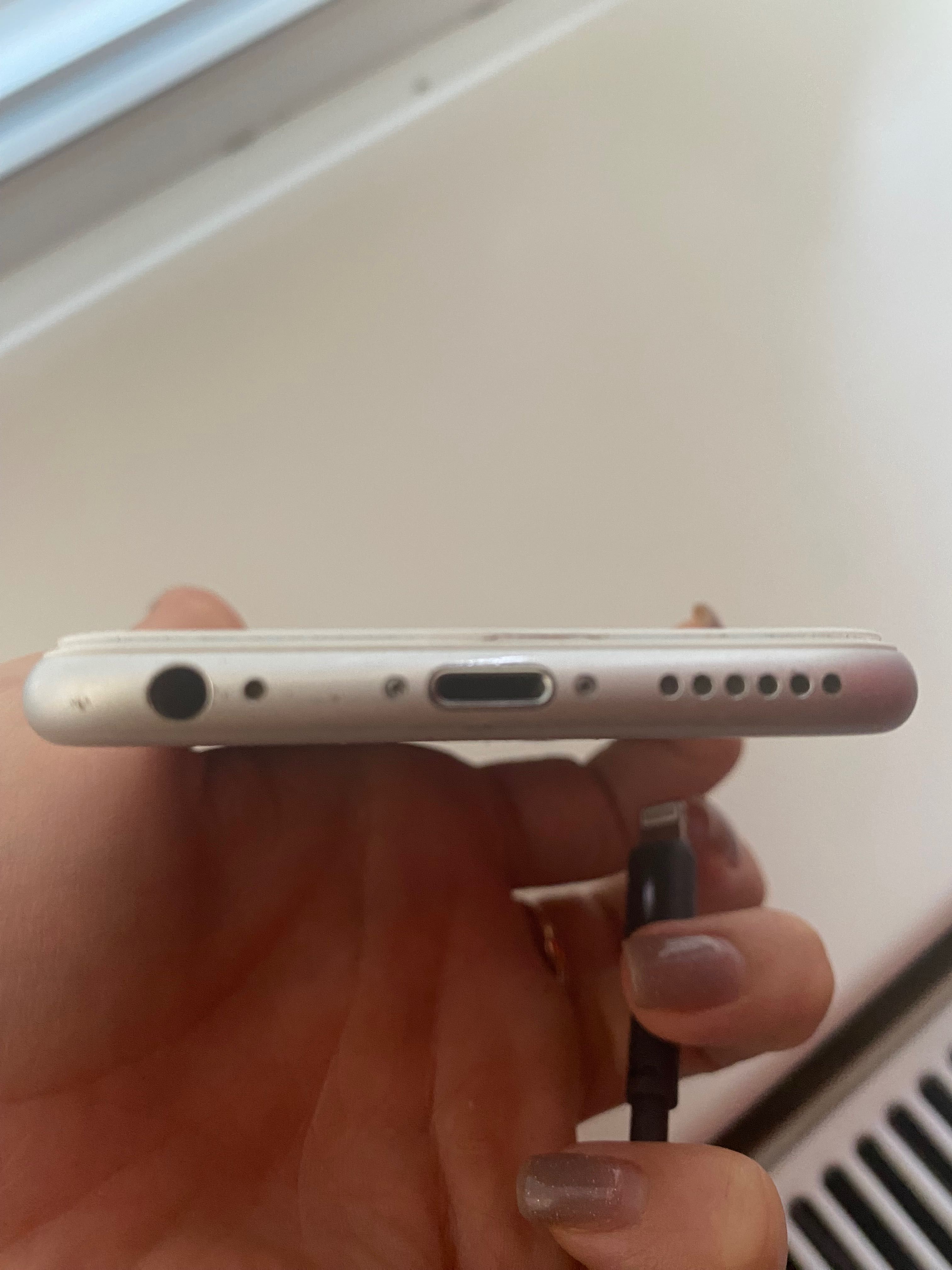 iPhone 6S продається