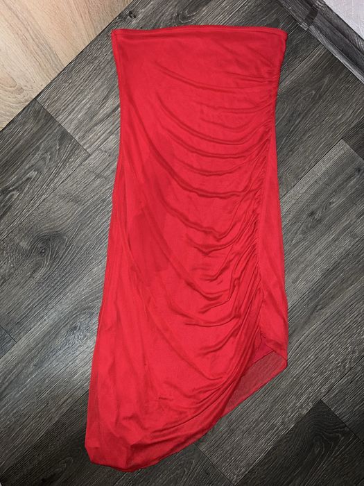 Красная женская юбка