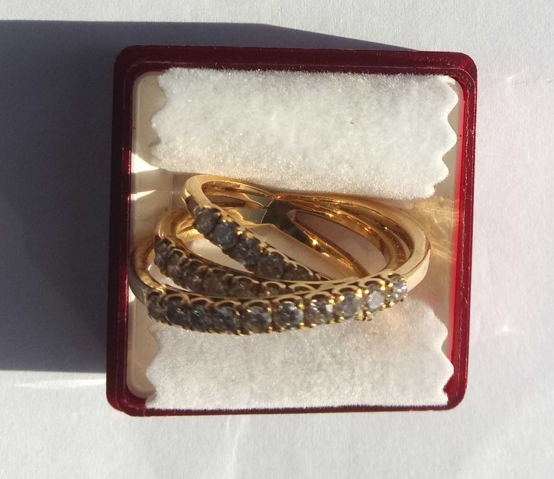 Anel triplo em ouro com brilhantes