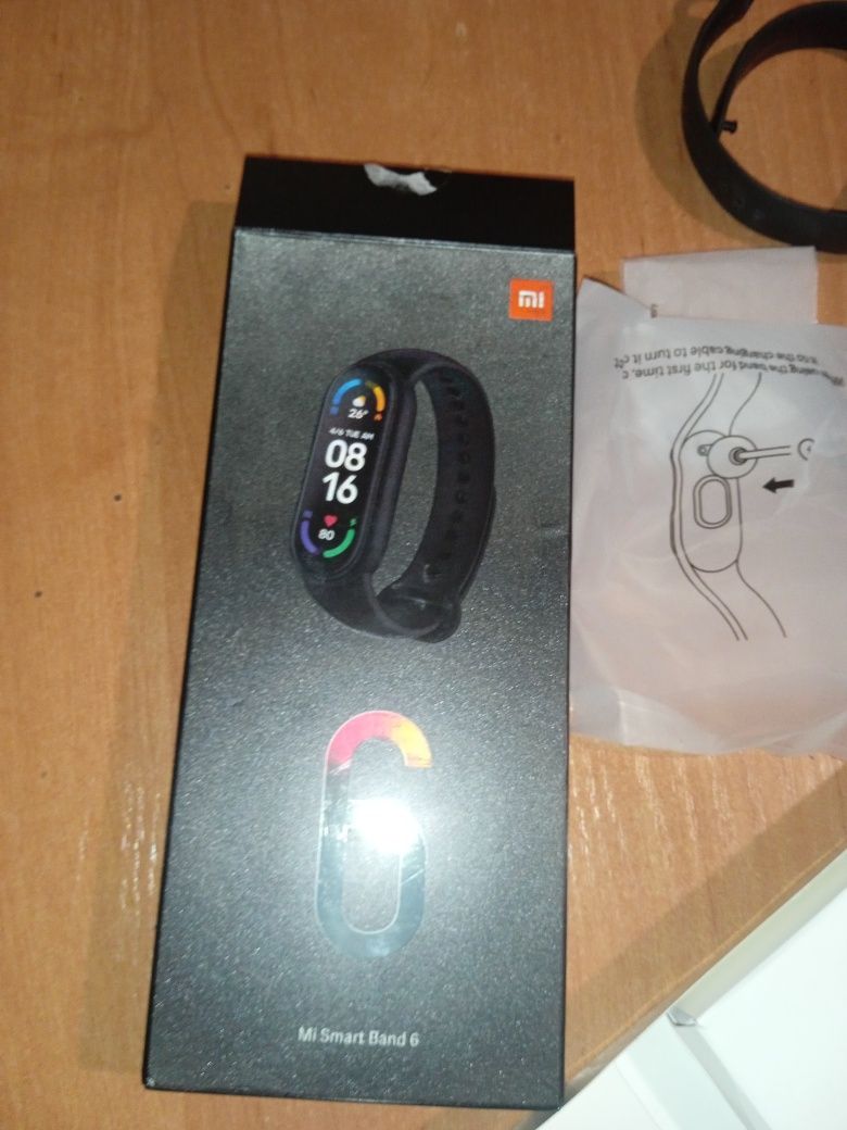 Продаю часи Mi Smart Band 6 состояние середній стан