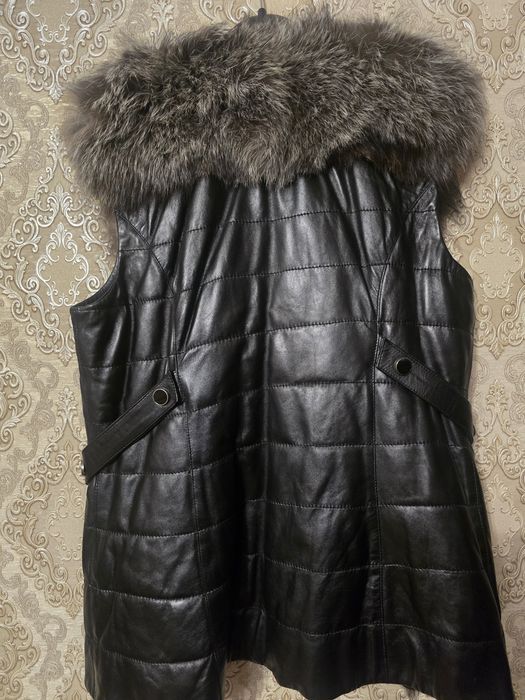Жилетка жіноча,шкіряна з хутром